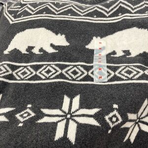 Old navy polar bear sweater